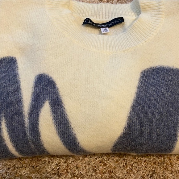 Ladies sweater size S/M Clotheshead Cozy-Boutique Sweater wore only twice - Picture 2 of 4